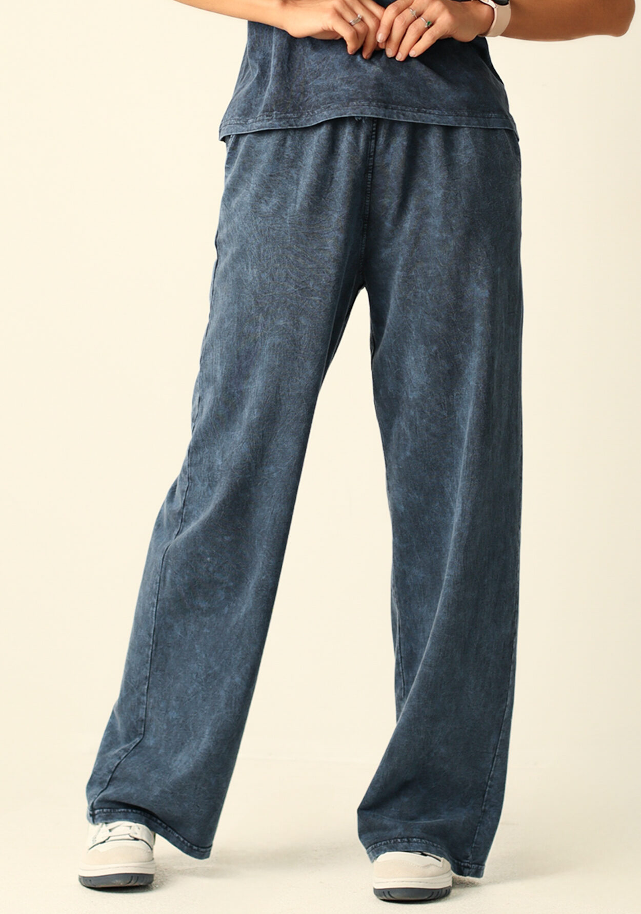 Blukintos medvilnės vidutinio platumo kelnės mėlynos