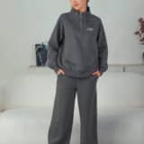 Moteriškas laisvalaikio kostiumėlis su pūkeliu