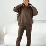 Moteriškas rudas laisvalaikio kostiumėlis su pūkeliu - S