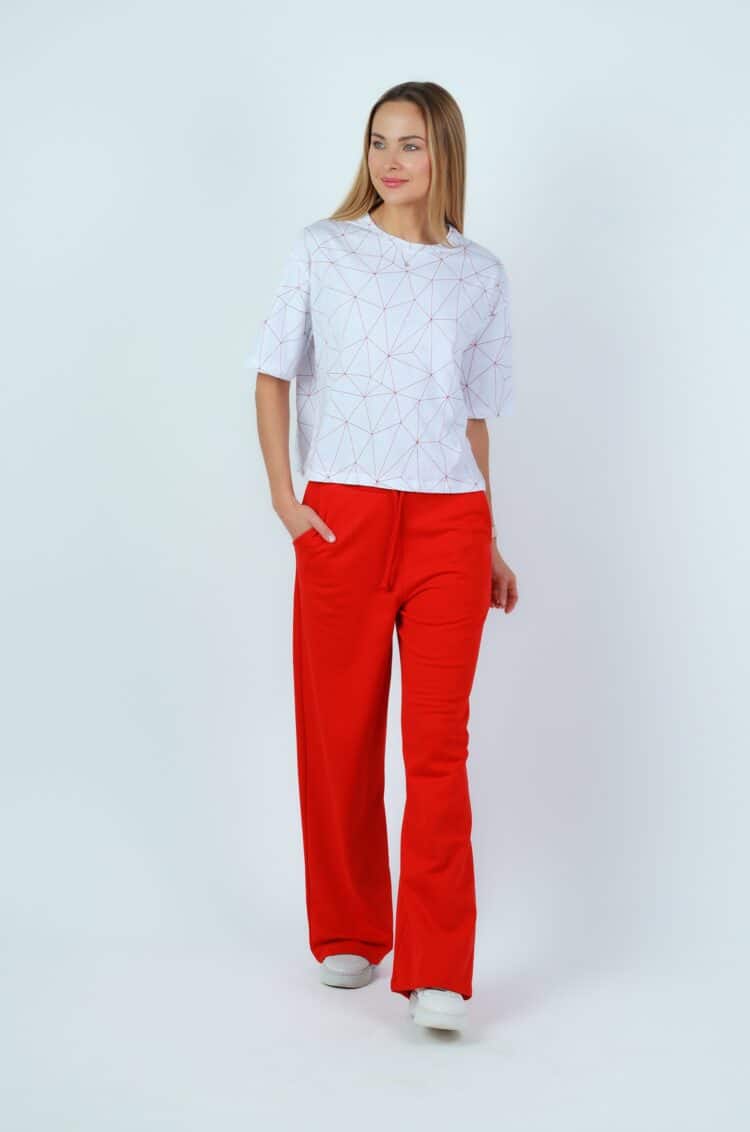 Laisvalaikio kostiumėlis su marškinėliais