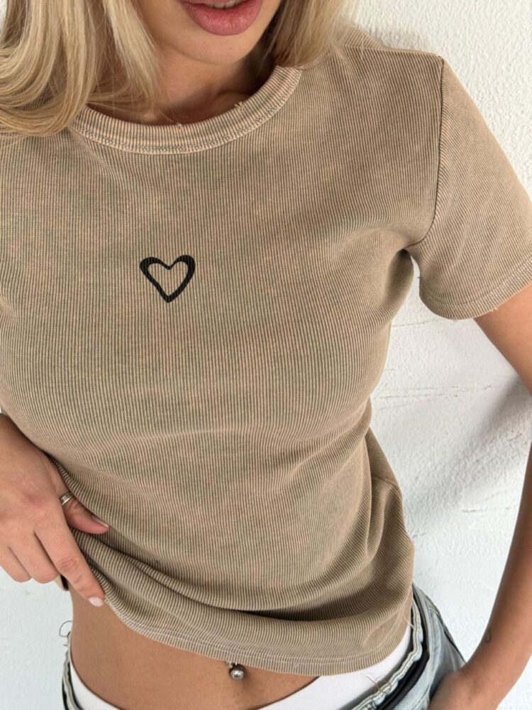 Woman acid washed T-shirt beige