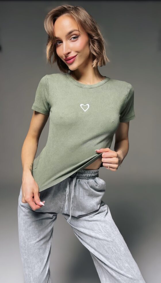 Woman acid washed T-shirt olive