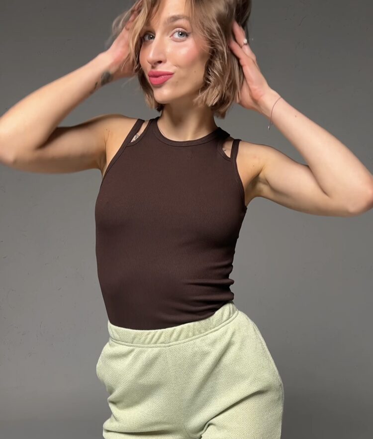 Woman basic soft cotton T-shirt chocolate colour
