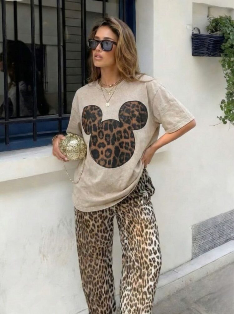 Medvilniniai blukintos medvilnės smėlio spalvos marškinėliai su printu