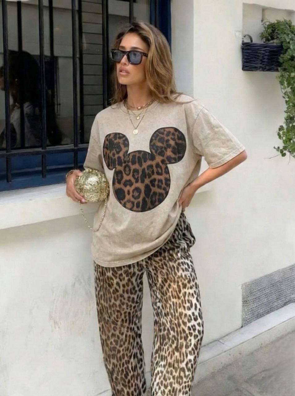 Medvilniniai blukintos medvilnės smėlio spalvos marškinėliai su printu