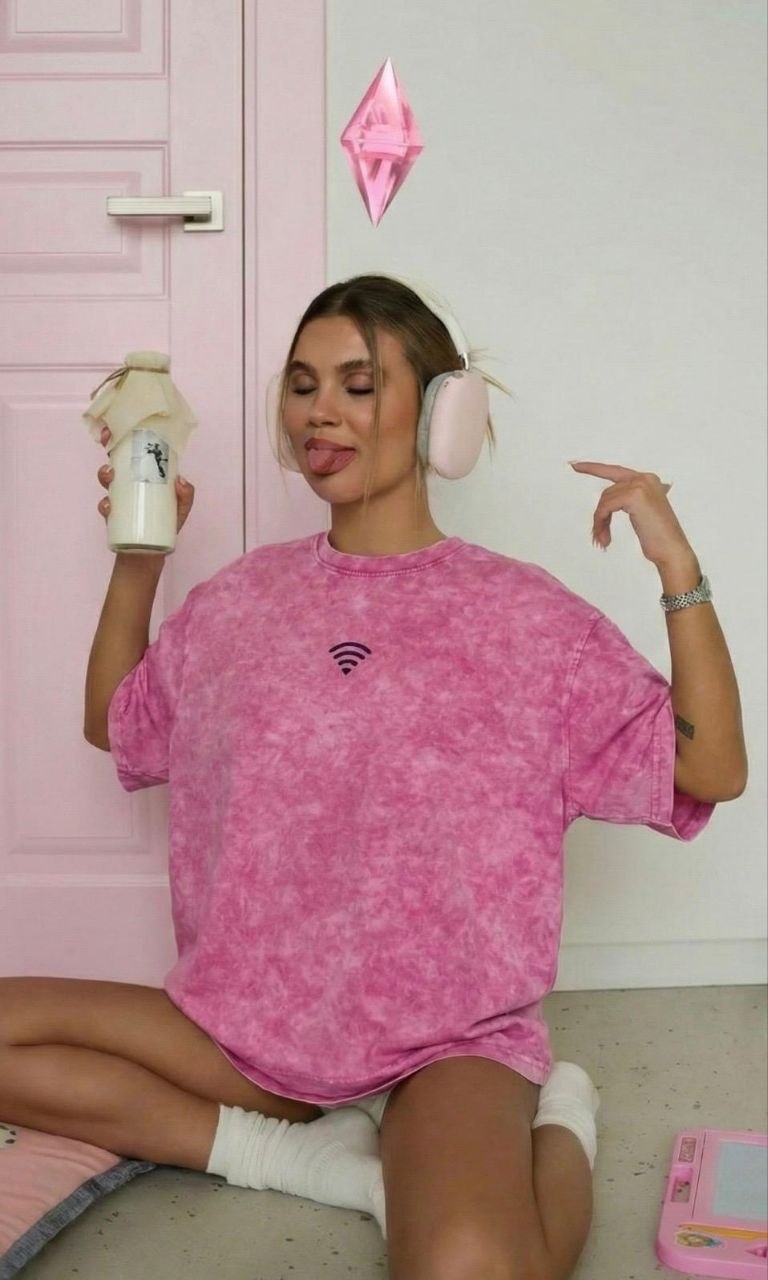 Blukintos medvilnės oversize marškinėliai su minimalistiniu printu rožiniai