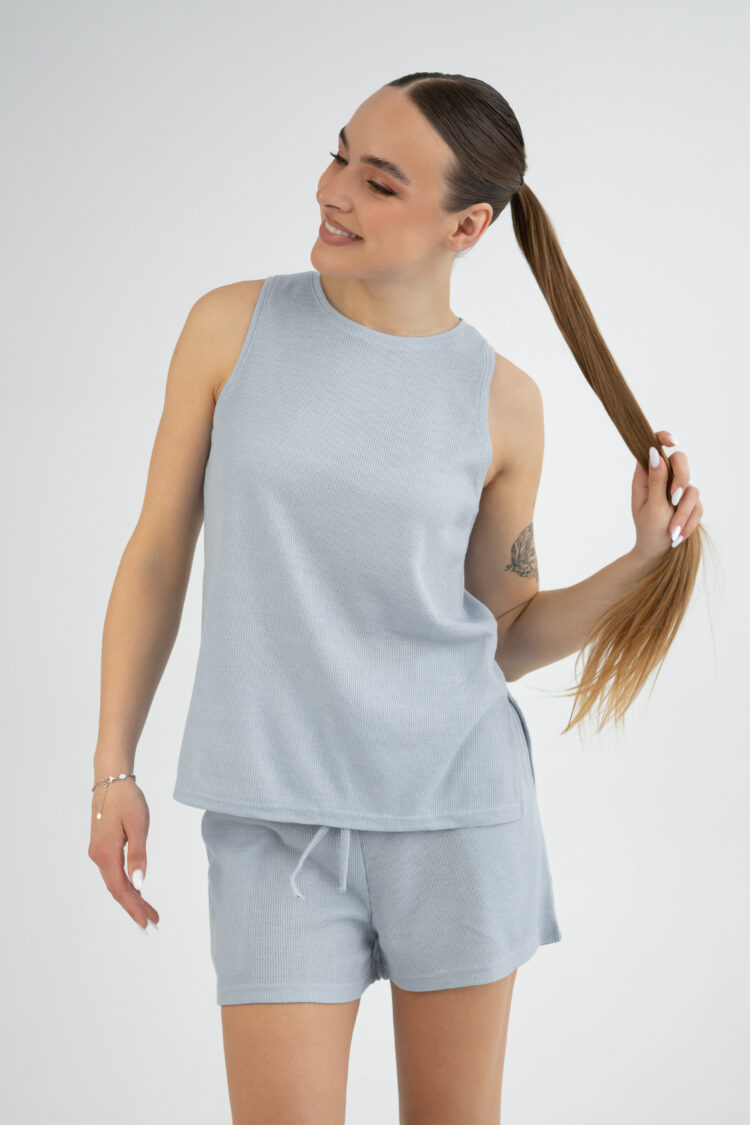 Vasarinis tekstūrinės medžiagos kostiumėlis su šortais MIA | žydras