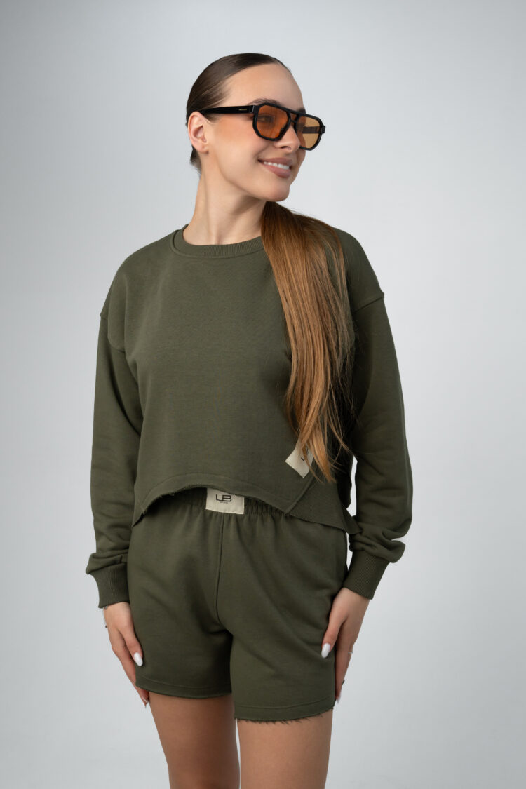 Dviejų dalių chaki kostiumėlis su šortais