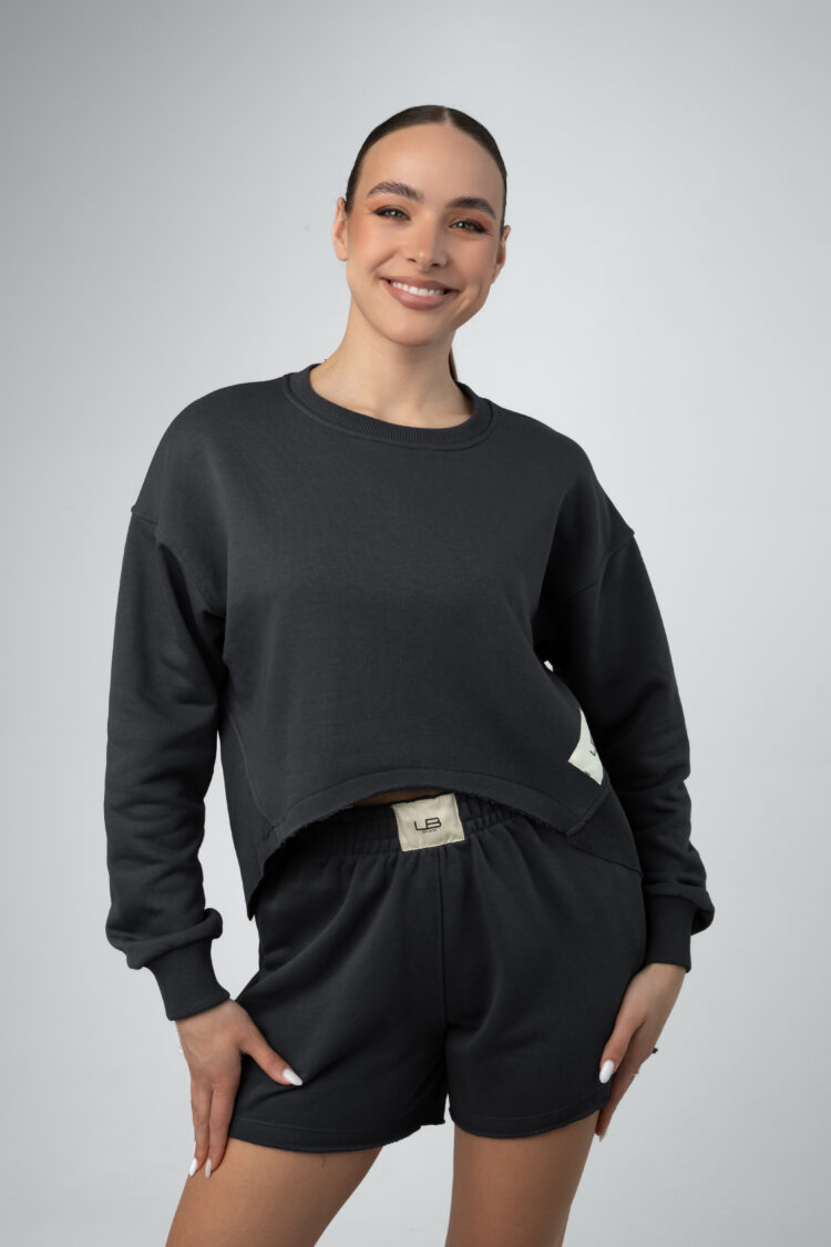 Dviejų dalių tamsiai mėlynas kostiumėlis su šortais